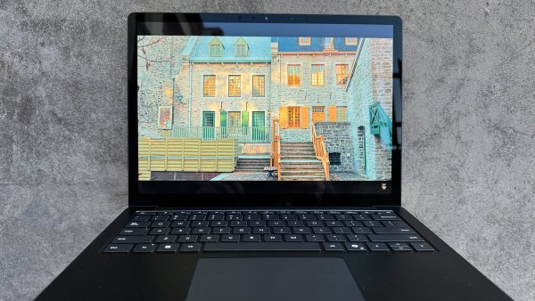 První AI PC od Microsoftu v testu: Surface Laptop 6 sází na Intel, dlouhou výdrž a boj proti odleskům