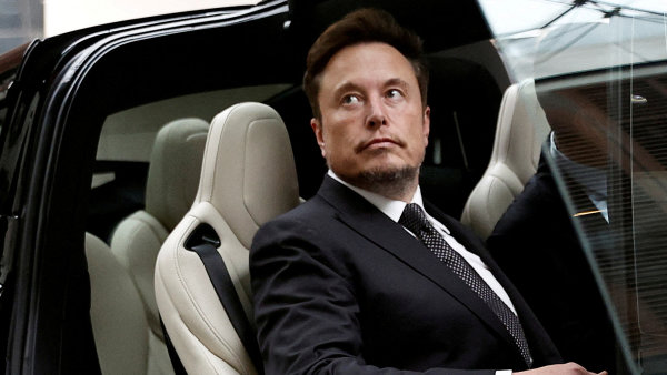 Tesla tápe. Pět důvodů, proč Elon Musk vyhazuje ve své automobilce lidi ve velkém