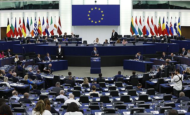 Europoslanci prodloužili volný obchod s Ukrajinou, unijní farmáře více ochrání