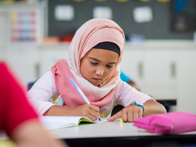 „Náboženské války na německých školách.“ Děti ze strachu konvertují k islámu