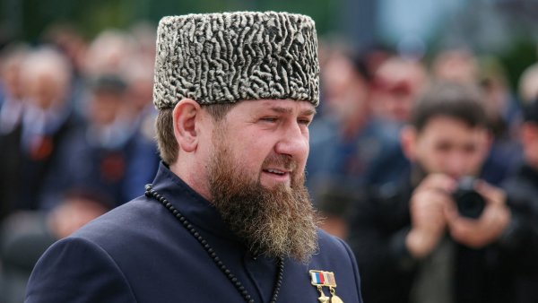 Čečenský diktátor Kadyrov je zřejmě vážně nemocný. Rusko už za něj našlo náhradu
