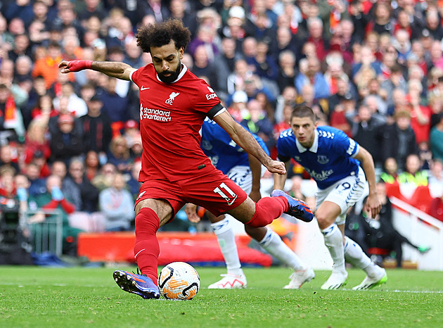 ONLINE: Liverpool bojuje o čelo, hraje derby s Evertonem. V akci i United