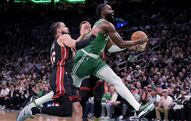 Basketbalisté Miami uspěli v Bostonu i díky rekordním třiadvaceti trojkám