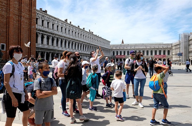 Benátky zavedly turistický poplatek. Vstupenky budou kontrolovat revizoři