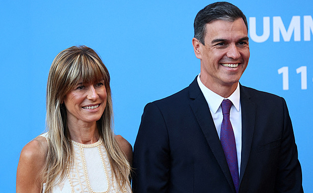 „Musím přemýšlet.“ Španělský premiér zvažuje demisi kvůli vyšetřování své ženy