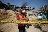 U nemocnic v Pásmu Gazy našli 400 těl v masových hrobech. Palestinci viní Izraelce, ti to odmítají