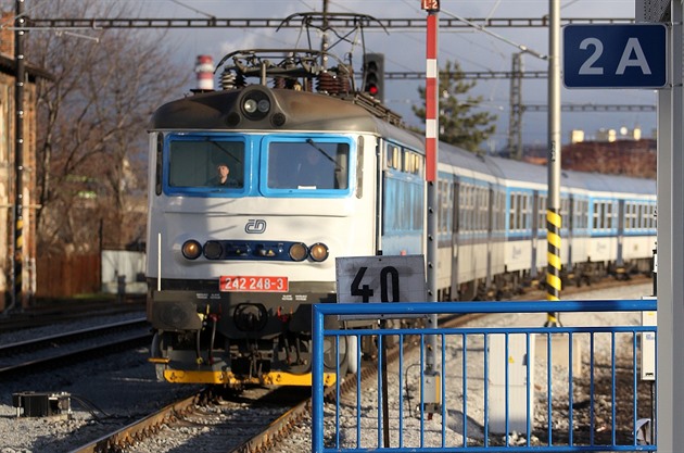 Železniční koridor mezi Ostravou a Slovenskem stál, vlak tam srazil člověka