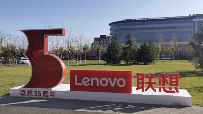 NÚKIB prověřoval čínské Lenovo používané i českým státem. Jako na Huawei na něj ale nabito nemá