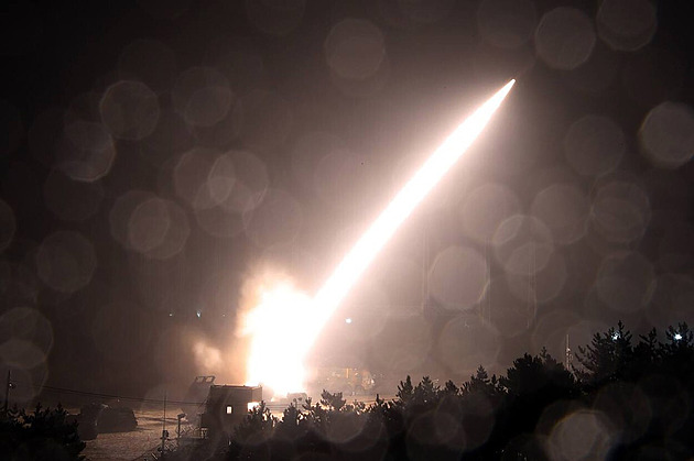 Rakety ATACMS spásu samy nepřinesou, Rusy na Ukrajině si ale najdou všude