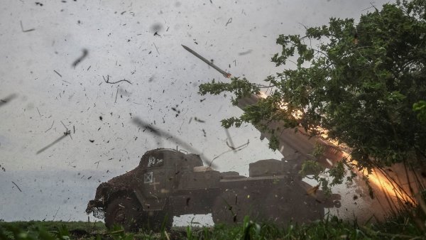 Velitel brigády udělal chybu a do vyklizených pozic vtrhli Rusové. Kyjev přiznává taktické úspěchy agresora