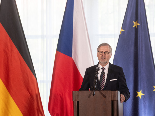 Česko je díky EU bohatší, řekl Fiala. Pavel propagoval přijetí eura