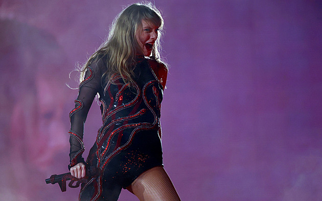 „Jsem z toho úplně hotová.“ Swift drží prvních 14 příček americké hitparády