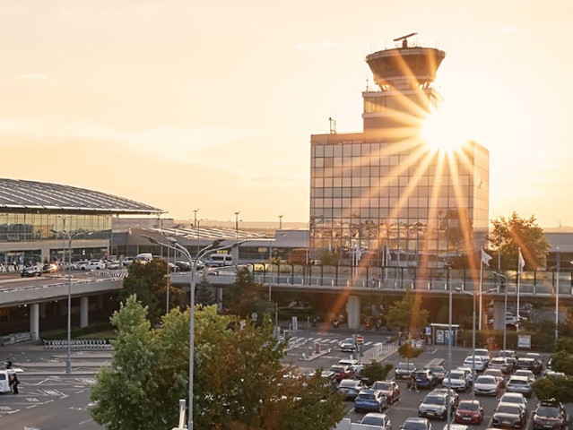 Změny na pražském letišti: parkování zdarma je jen 10 minut