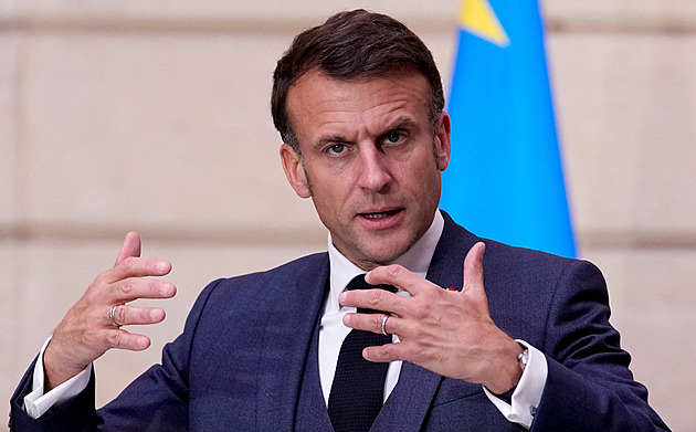 Jestli Rusko prolomí frontu, můžeme na Ukrajinu vyslat vojáky, zopakoval Macron