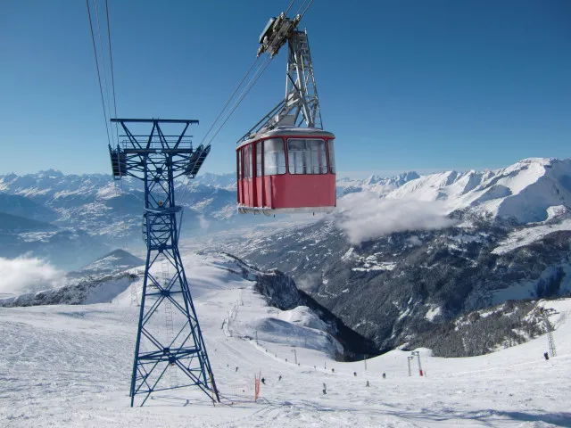 Miliardář Vítek prodal ski areál ve Švýcarsku za víc jak 2,5 miliardy. Chce snížit dluhy svých firem