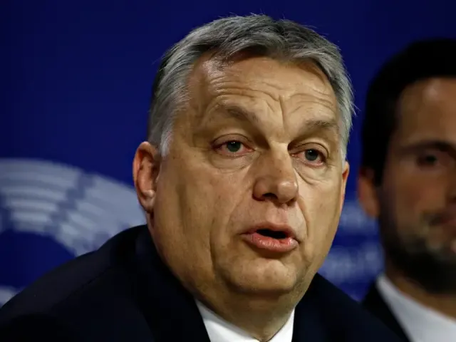 „Pokud se válka na Ukrajině protáhne, zvýšíme výdaje na obranu,“ oznámil Orbán