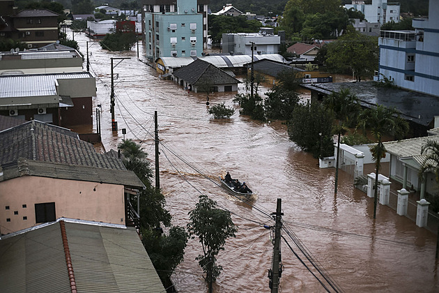 Záplavy na jihu Brazílie si vyžádaly desítky obětí, přehradám hrozí kolaps