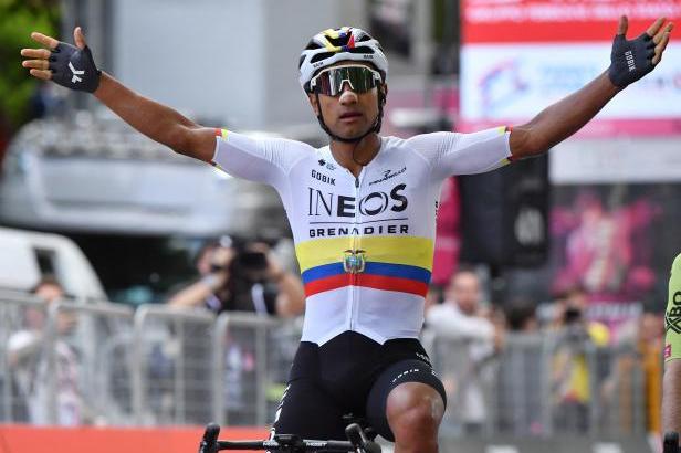 

Narváez přespurtoval Pogačara v úvodním finiši Giro d'Italia

