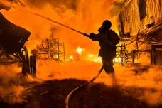 Rusové dál útočí na Charkov. Ukrajinské úřady hlásí zraněné a rozsáhlý požár