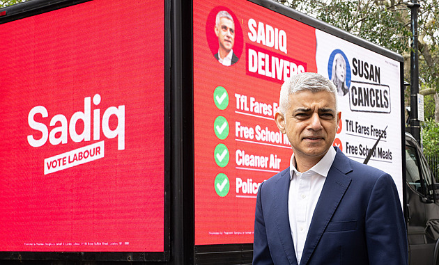 Sadiq Khan: první muslim jako starosta Londýna a první, kdo jím je už potřetí