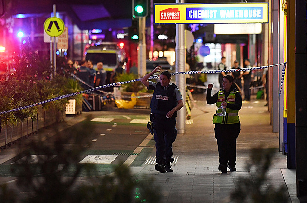 Australská policie zastřelila mladíka, který pobodal muže. Zřejmě se radikalizoval