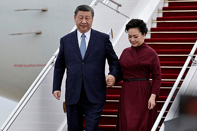 Čínský prezident přiletěl na návštěvu Francie. „Vítali“ ho naštvaní Tibeťané