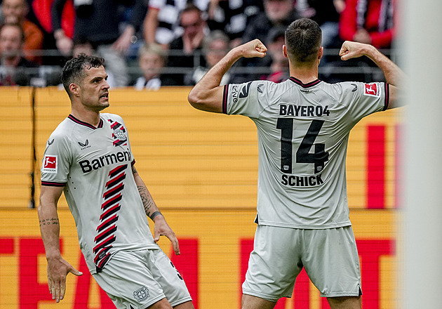 Hložek třikrát asistoval, Schick dal gól a Leverkusen stále drží neporazitelnost