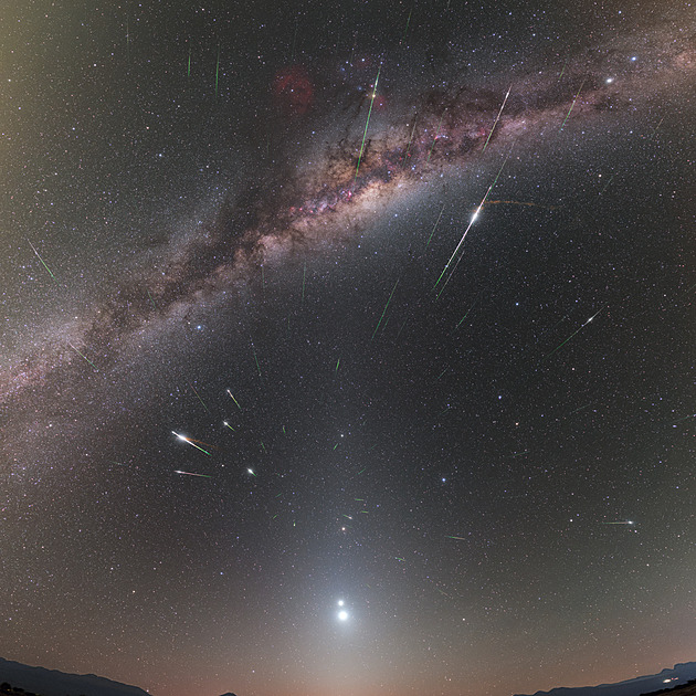 V noci na pondělí přinese prach z Halleyovy komety nebeskou podívanou