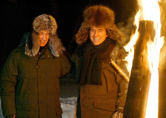 Dal mi syrové srdce jelena a já se pozvracel, vzpomínal Berlusconi na Putina