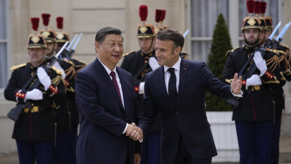K čemu se schyluje mezi EU a Čínou a jak rozumět cestě čínského prezidenta do Evropy