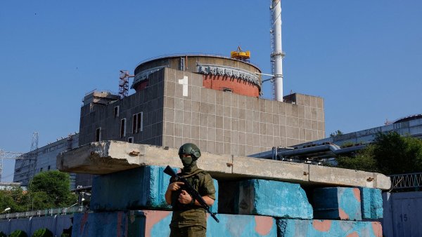 Napětí u Záporožské jaderné elektrárny. Rusové ji využívají jako základnu pro útočné drony, tvrdí Kyjev