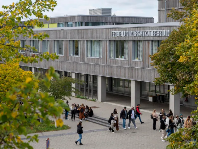 Hesla proti Židům v Berlíně. Zastánci Palestiny obsadili dvůr Svobodné univerzity