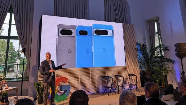 Trvalo to věčnost: Google oficiálně vstoupil na český trh s vlastními telefony. Má to ale háček