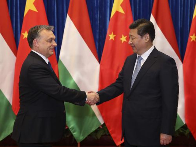 Čína je pilířem nového světového řádu, řekl Orbán prezidentovi Si a podpořil čínský mírový plán