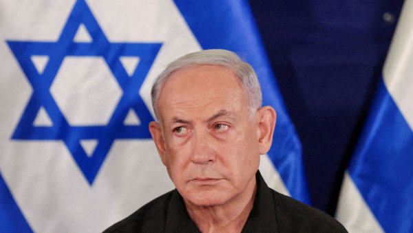 Izraelský premiér Netanjahu čelí tlaku ze všech stran, jdou po něm Američané a soudy. Přežije i tentokrát?