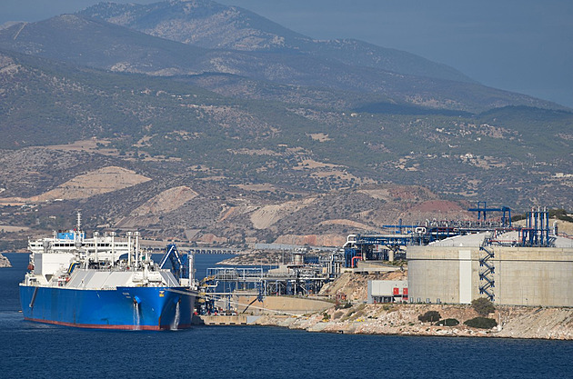 Překládky ruského LNG v Evropě by měly skončit, EU chystá další sankce