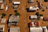 Záplavy v Brazílii si vyžádaly 116 obětí, domov muselo opustit už 400 000 lidí. Situace se ale zvolna zlepšuje