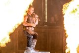 Koncert Rammstein zahalil jeviště na letišti v Letňanech do kouře a ohňů. Show si užilo 60 000 lidí