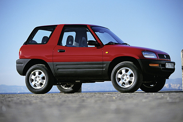 Módu SUV odstartovala před 30 lety Toyota, dnes městské teréňáky frčí