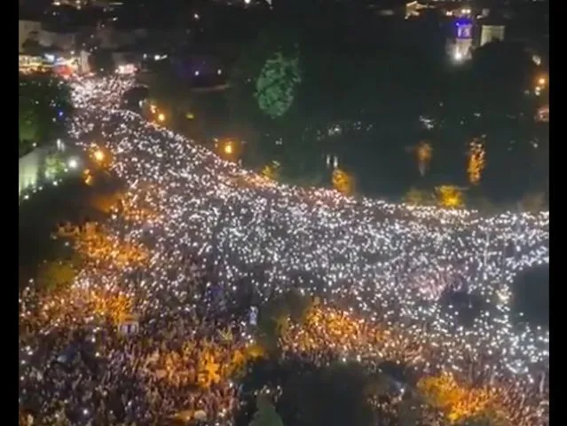 VIDEO: Záplava světel ve Tbilisi. Gruzínci protestovali proti „ruskému zákonu“