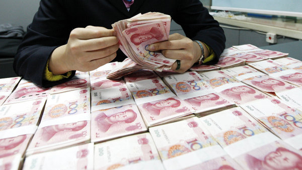 Čínská vláda se snaží rozhýbat ekonomiku a jde si na trh pro 140 miliard dolarů. Část dluhopisů má rekordně dlouhou splatnost