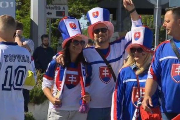 

Slovenští hokejoví fanoušci vyrazili do Ostravy

