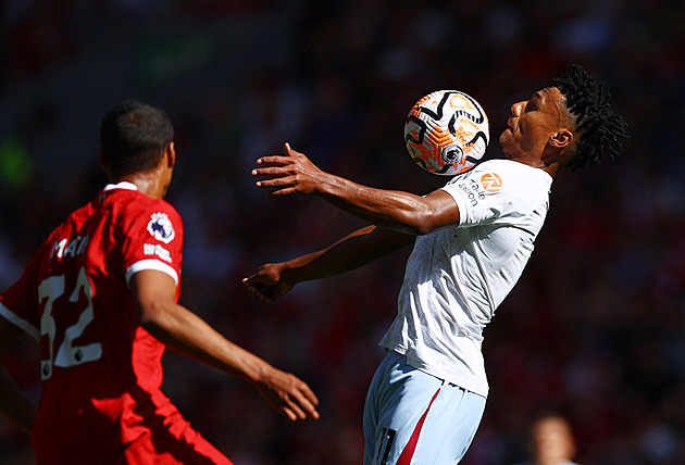 ONLINE: Aston Villa si může zajistit Ligu mistrů, v dohrávce hostí Liverpool