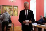 V Litvě bude druhé kolo prezidentských voleb. Postoupili dosavadní hlava státu a premiérka