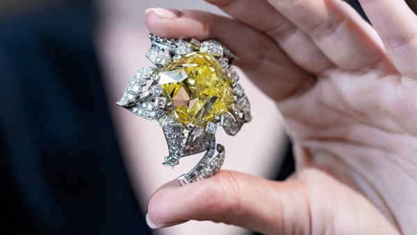 Diamanty jsou věčné, jejich cena ale prudce klesá. Může za to konkurence z laboratoře i generace Z