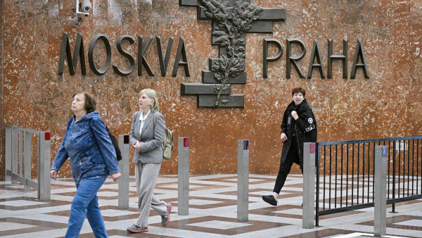 Nápis Moskva–Praha vmetru bude mít vysvětlující tabulku
