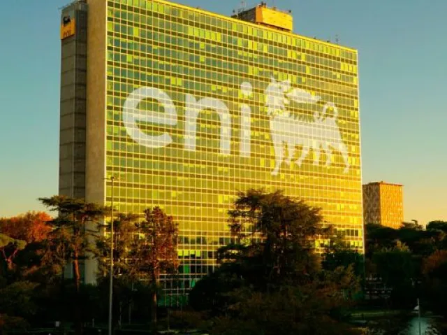 Itálie prodává část podílu ve firmě Eni, aby měla peníze na snížení dluhu