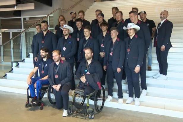 

Bronzoví parahokejisté se přijeli podívat na zápas s Dánskem

