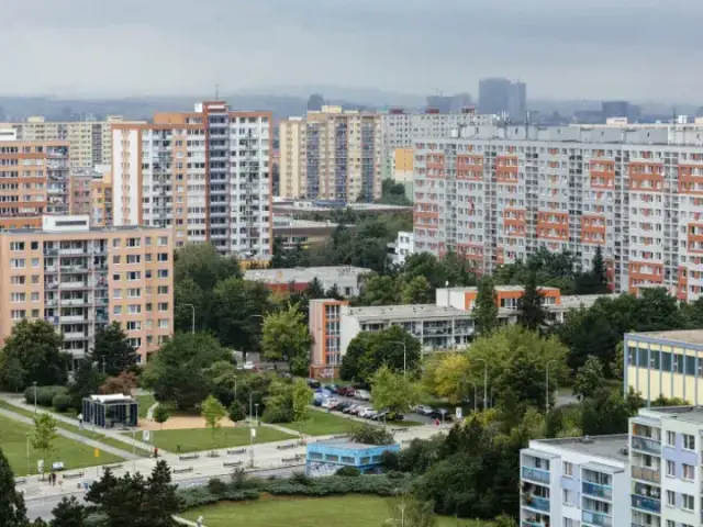 Polovina mladých Čechů se obává nákladů na bydlení, výrazně se mění představa ideální práce
