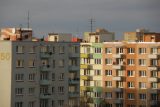 Průzkum: Mladé Čechy znepokojují ceny bydlení, více dbají na spokojenost v zaměstnání